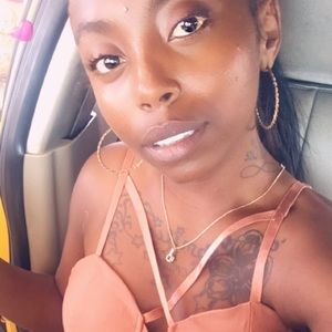 Meet your Posher, Derenique